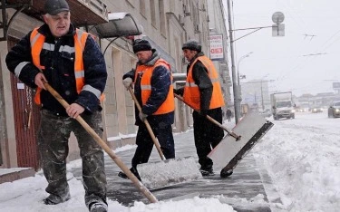 Вакансия дворник в Москве — от 2000 рублей в день
